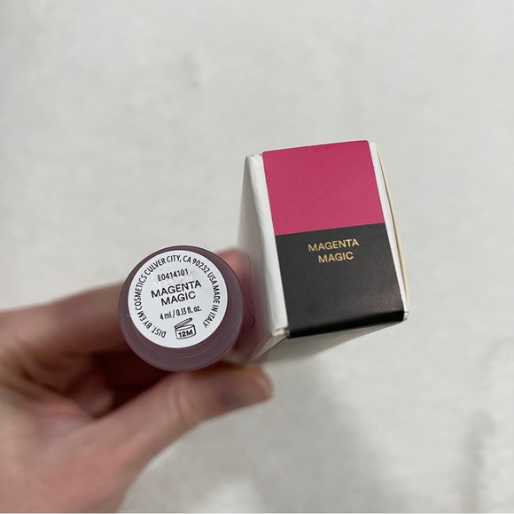 EM Cosmetics True Gloss Volumizing Lip Gloss - Magenta Magic - Picture 3 of 3
